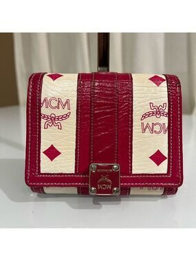 MCM WHITE VISETOS AND DARK PINK SMALL TRIFOLD WALLET